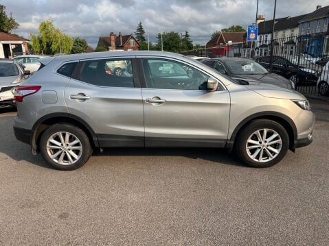 Nissan Qashqai 1.2 DIG-T Acenta 2WD Euro 5 (s/s) 5dr 7