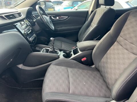 Nissan Qashqai 1.2 DIG-T Acenta 2WD Euro 5 (s/s) 5dr 15