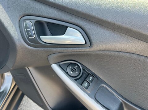 Ford Focus 1.0T EcoBoost Zetec Auto Euro 6 (s/s) 5dr 32