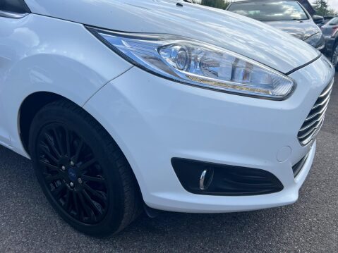 Ford Fiesta 1.0T EcoBoost Titanium Euro 5 (s/s) 5dr 12
