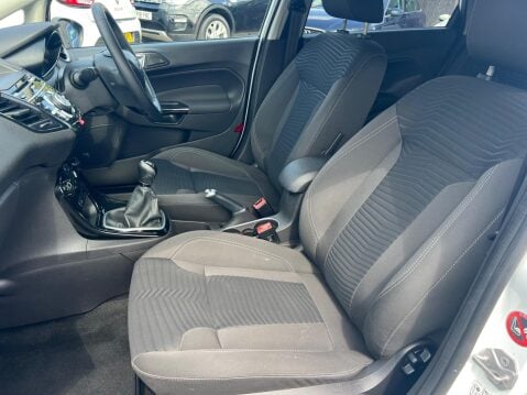 Ford Fiesta 1.0T EcoBoost Titanium Euro 5 (s/s) 5dr 27