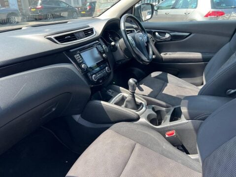 Nissan Qashqai 1.2 DIG-T Acenta Premium 2WD Euro 5 (s/s) 5dr 17