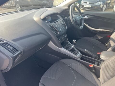 Ford Focus 1.0T EcoBoost Zetec Euro 6 (s/s) 5dr 19