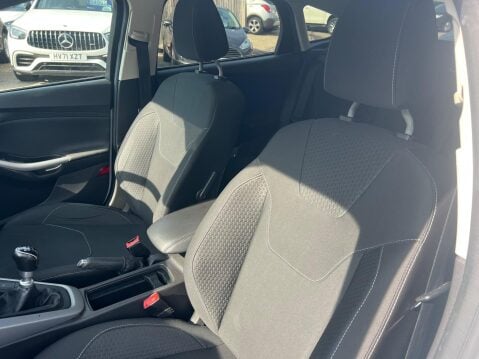 Ford Focus 1.0T EcoBoost Zetec Euro 6 (s/s) 5dr 22