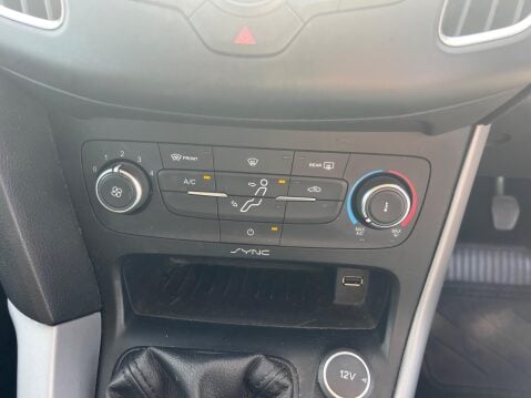 Ford Focus 1.0T EcoBoost Zetec Euro 6 (s/s) 5dr 27