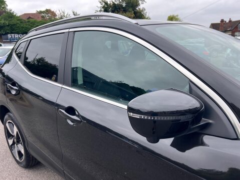 Nissan Qashqai 1.2 DIG-T N-Connecta 2WD Euro 6 (s/s) 5dr 13