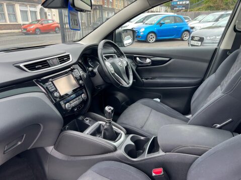 Nissan Qashqai 1.2 DIG-T N-Connecta 2WD Euro 6 (s/s) 5dr 21