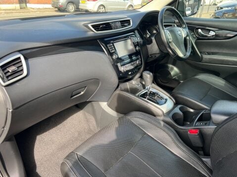 Nissan Qashqai 1.6 dCi Tekna XTRON 2WD Euro 6 (s/s) 5dr 23
