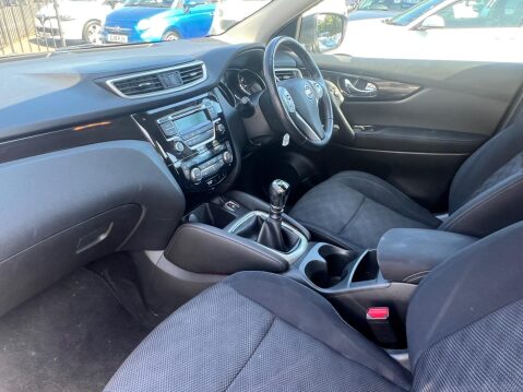 Nissan Qashqai 1.2 DIG-T Acenta 2WD Euro 6 (s/s) 5dr 17