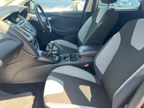 Ford Focus 1.0T EcoBoost Zetec Euro 5 (s/s) 5dr 17