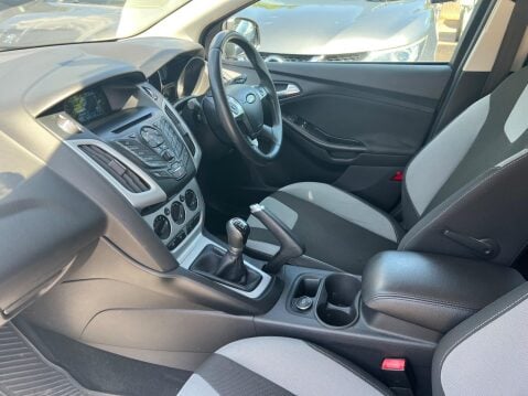 Ford Focus 1.0T EcoBoost Zetec Euro 5 (s/s) 5dr 16