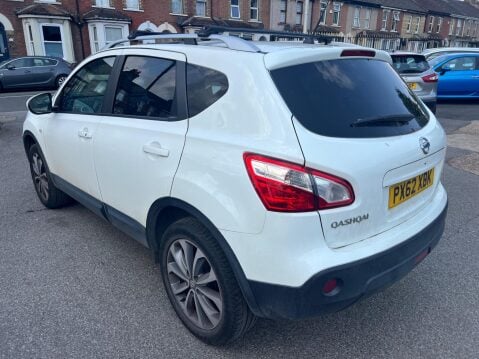 Nissan Qashqai 1.5 dCi Tekna 2WD Euro 5 5dr 4