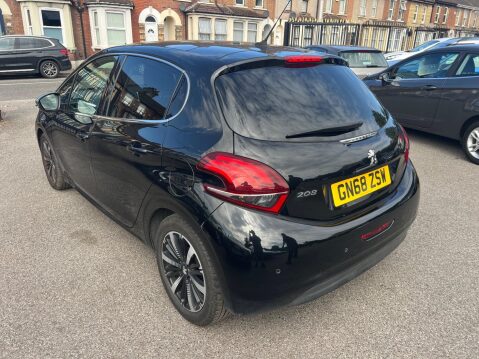 Peugeot 208 1.2 PureTech Allure Premium Euro 6 (s/s) 5dr 4