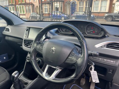 Peugeot 208 1.2 PureTech Allure Premium Euro 6 (s/s) 5dr 12