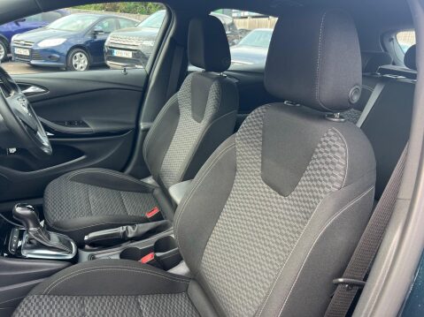 Vauxhall Astra 1.4i Turbo SRi Nav Auto Euro 6 (s/s) 5dr 25