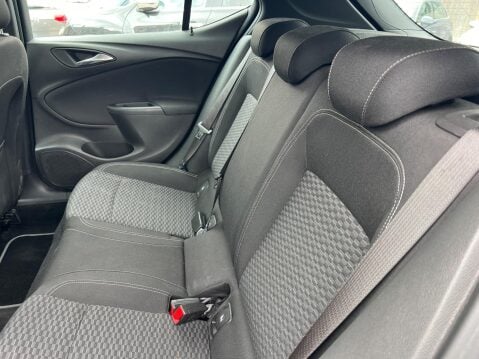 Vauxhall Astra 1.4i Turbo SRi Nav Auto Euro 6 (s/s) 5dr 17