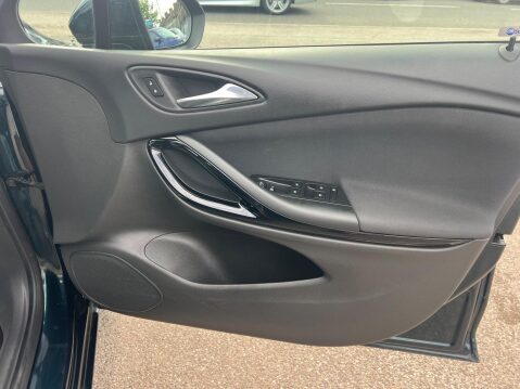 Vauxhall Astra 1.4i Turbo SRi Nav Auto Euro 6 (s/s) 5dr 30