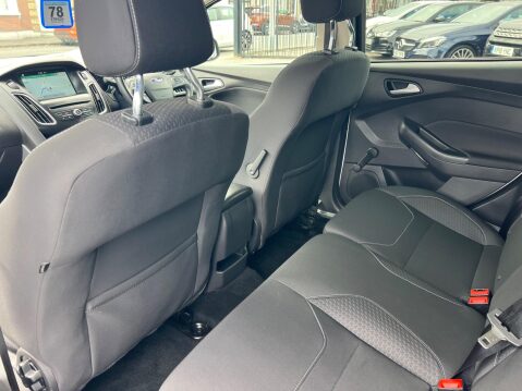 Ford Focus 1.0T EcoBoost Zetec Edition Auto Euro 6 (s/s) 5dr 27
