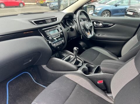 Nissan Qashqai 1.2 DIG-T Acenta Euro 6 (s/s) 5dr 17