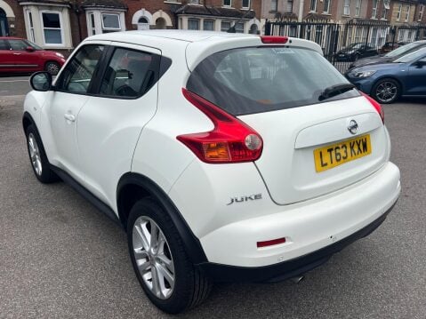 Nissan Juke 1.6 Acenta CVT Euro 5 5dr 4
