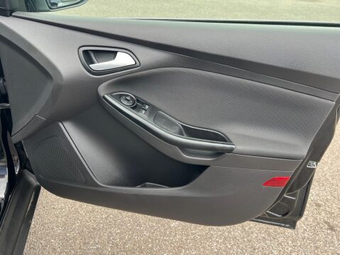 Ford Focus 1.0T EcoBoost Zetec Euro 5 (s/s) 5dr 31
