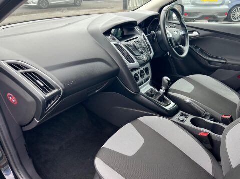 Ford Focus 1.0T EcoBoost Zetec Euro 5 (s/s) 5dr 23