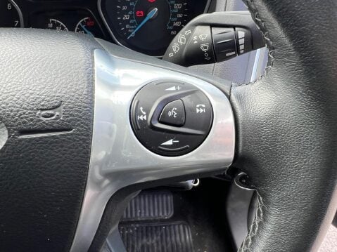 Ford Focus 1.0T EcoBoost Zetec Euro 5 (s/s) 5dr 17