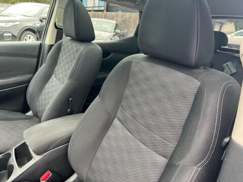 Nissan Qashqai 1.2 DIG-T N-Connecta XTRON 2WD Euro 6 (s/s) 5dr 19