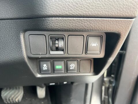 Nissan Qashqai 1.2 DIG-T N-Connecta XTRON 2WD Euro 6 (s/s) 5dr 28