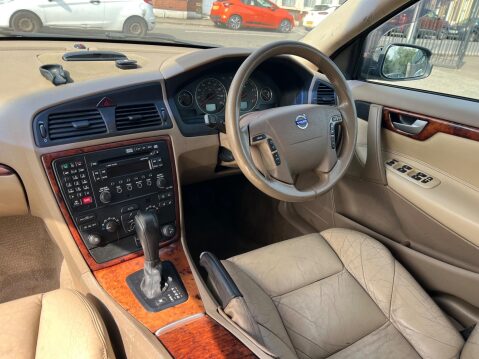Volvo V70 2.4 D5 SE Geartronic 5dr 10