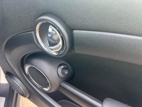 Mini Hatch 1.6 One Steptronic Euro 5 3dr 28