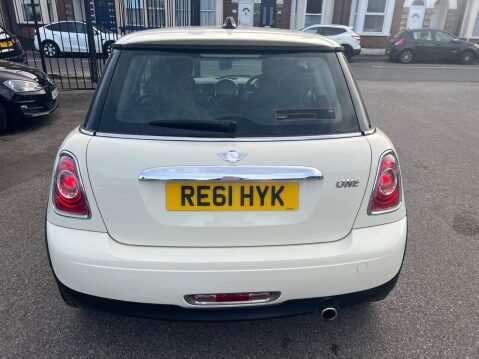 Mini Hatch 1.6 One Steptronic Euro 5 3dr 5