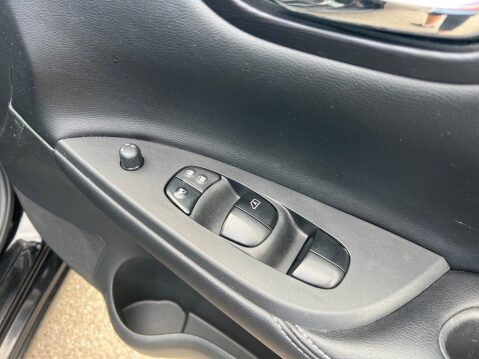 Nissan Pulsar 1.2 DIG-T N-Connecta Euro 6 (s/s) 5dr 28