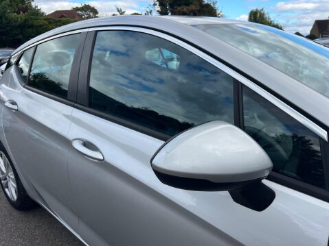 Vauxhall Astra 1.4i Turbo Design Auto Euro 6 (s/s) 5dr 12