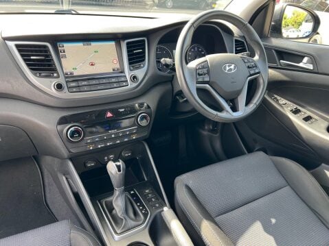 Hyundai TUCSON 2.0 CRDi SE Nav Auto 4WD Euro 6 5dr 19
