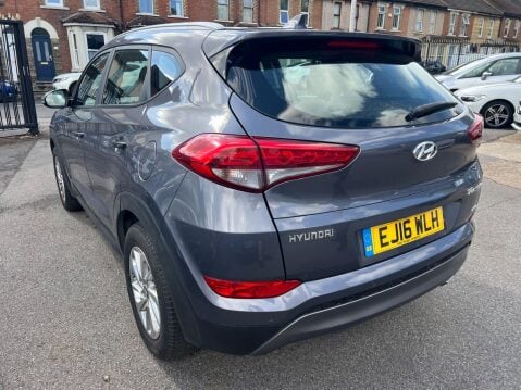Hyundai TUCSON 2.0 CRDi SE Nav Auto 4WD Euro 6 5dr 4