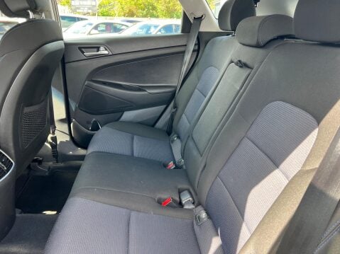 Hyundai TUCSON 2.0 CRDi SE Nav Auto 4WD Euro 6 5dr 24