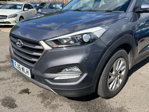 Hyundai TUCSON 2.0 CRDi SE Nav Auto 4WD Euro 6 5dr 9