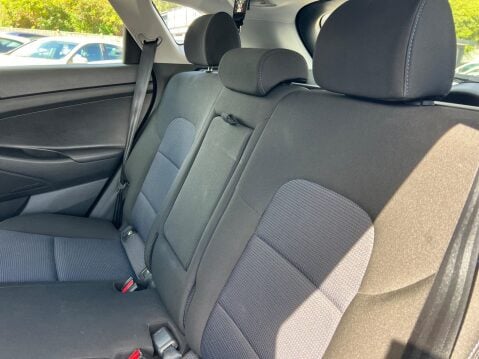 Hyundai TUCSON 2.0 CRDi SE Nav Auto 4WD Euro 6 5dr 25