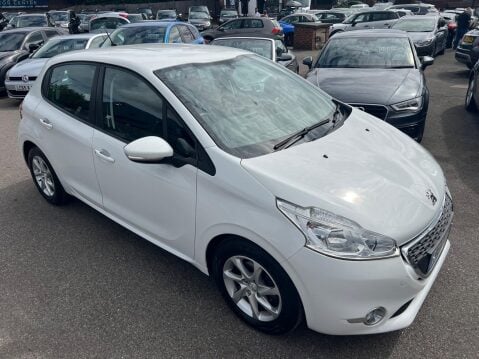 Peugeot 208 1.2 VTi Active Euro 5 5dr 8