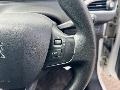 Peugeot 208 1.2 VTi Active Euro 5 5dr 17