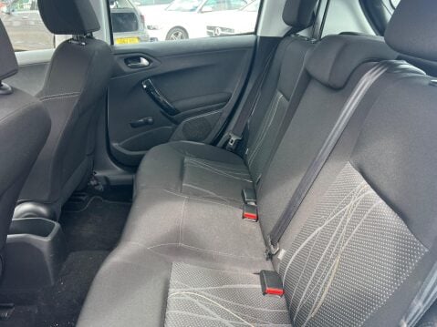 Peugeot 208 1.2 VTi Active Euro 5 5dr 22