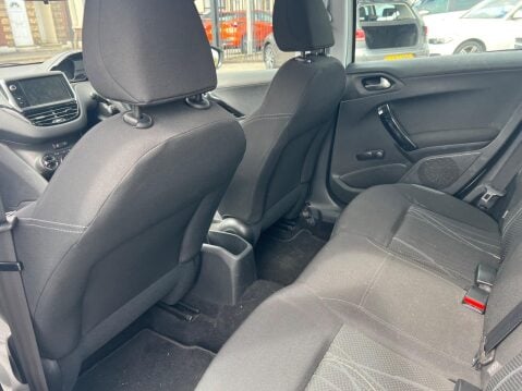 Peugeot 208 1.2 VTi Active Euro 5 5dr 21