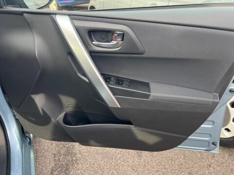 Toyota Auris 1.8 VVT-h Icon CVT Euro 5 (s/s) 5dr 29
