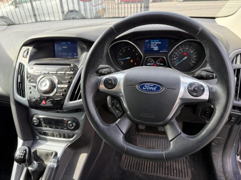 Ford Focus 1.0T EcoBoost Titanium Navigator Euro 5 (s/s) 5dr 8