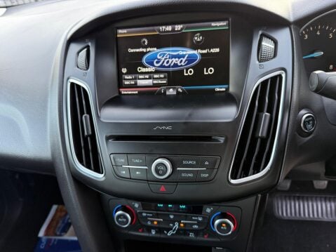 Ford Focus 1.0T EcoBoost Titanium Euro 6 (s/s) 5dr 9
