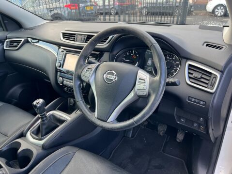 Nissan Qashqai 1.5 dCi Tekna 2WD Euro 5 (s/s) 5dr 15