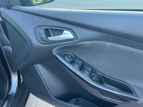 Ford Focus 1.0T EcoBoost Titanium Auto Euro 6 (s/s) 5dr 32