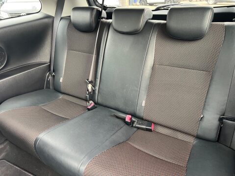 Toyota Yaris 1.33 Dual VVT-i SR Euro 5 3dr 27