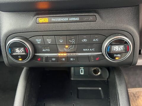 Ford Focus 1.0T EcoBoost Titanium Auto Euro 6 (s/s) 5dr 27